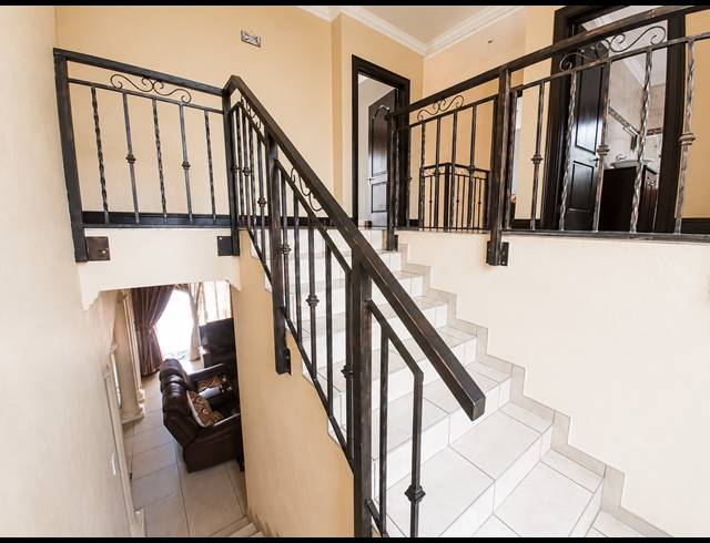 3 BEDROOM HOUSE FOR SALE IN VANDERBIJLPARK SW 5